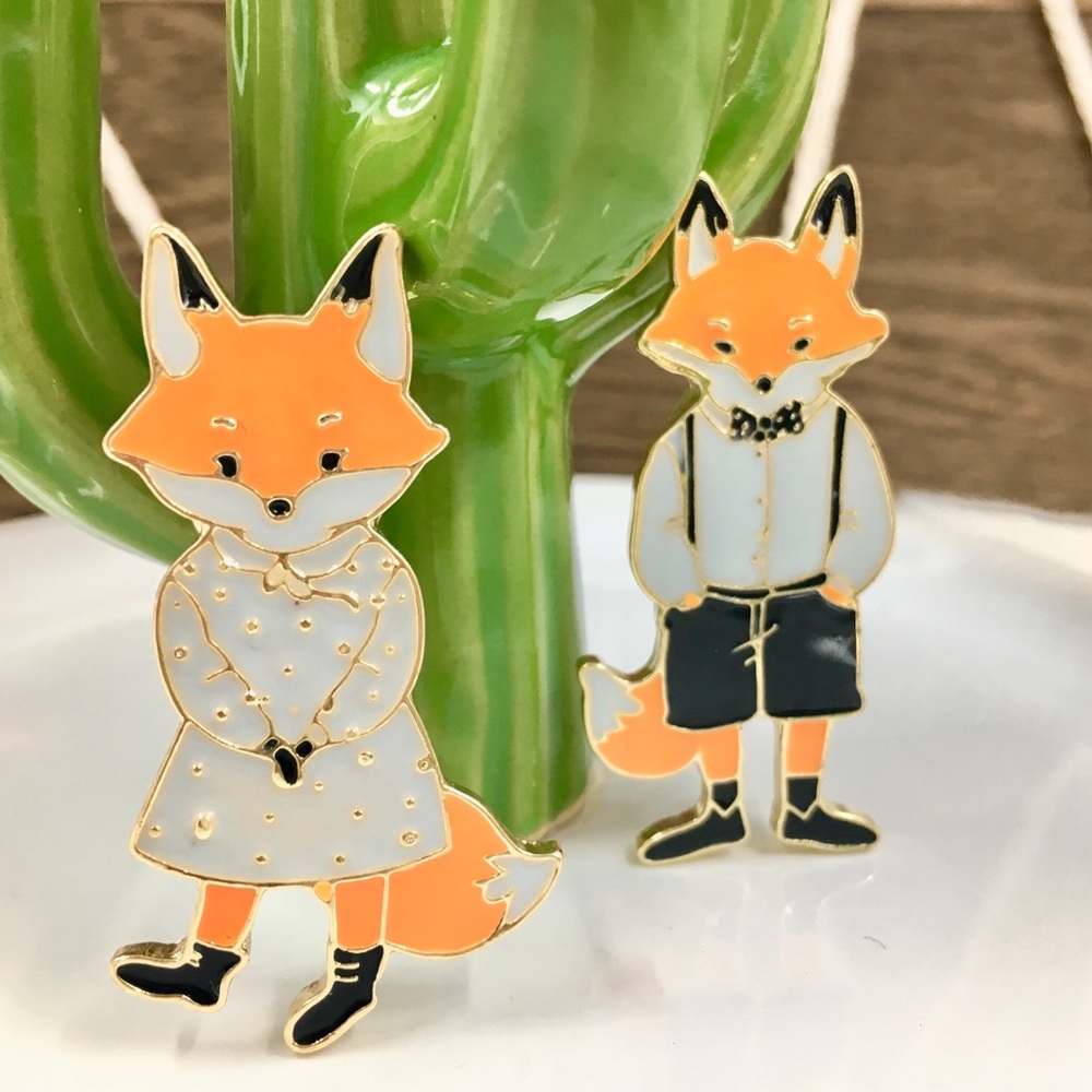 力Mr. & Mrs Fox Pins Set力 - Picture 3 of 7